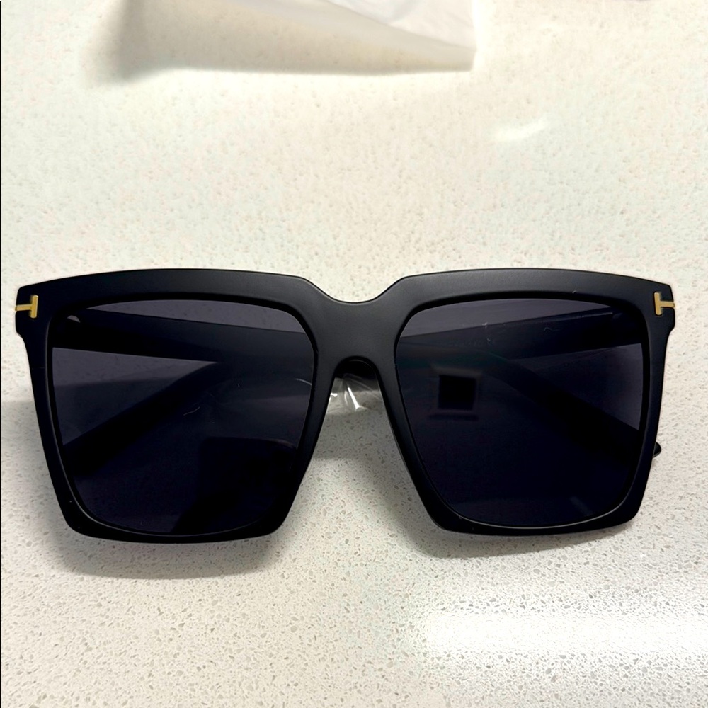 Black Square Sunglasses